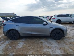 Tesla Model Y Long Range 2024 8
