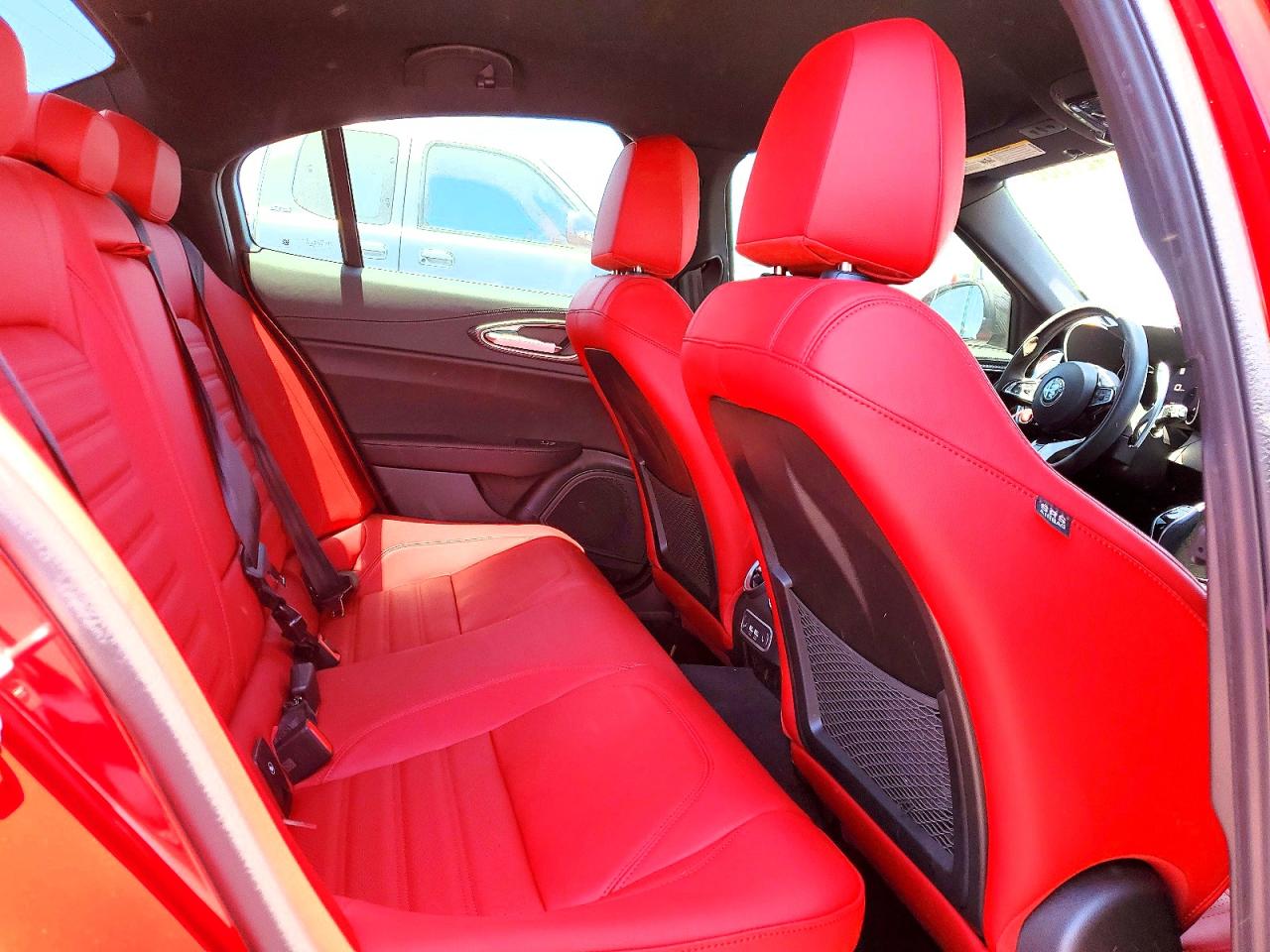 Alfa Romeo Giulia Quadrifoglio 2024 9