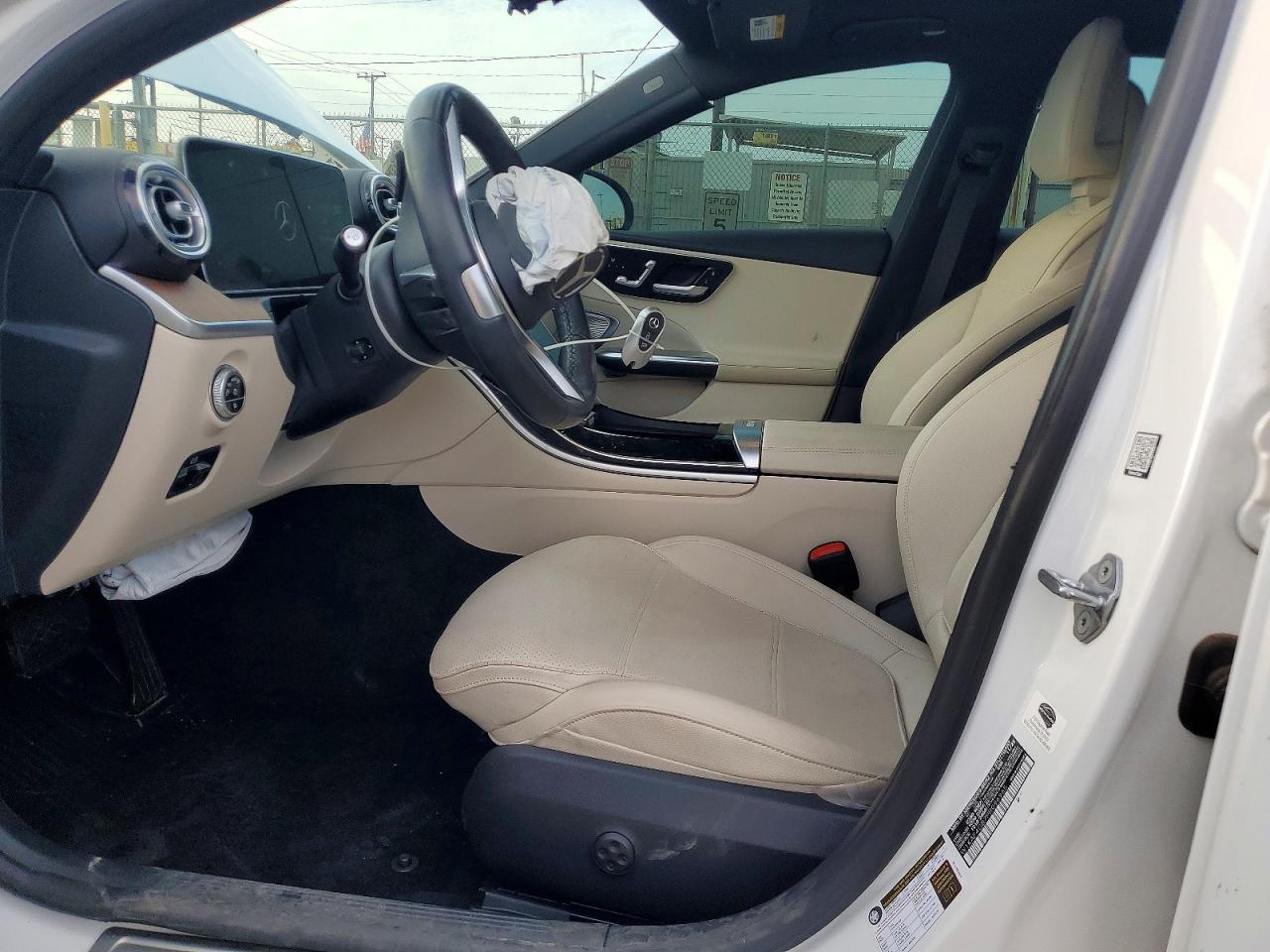 Mercedes-Benz C300 2023 6