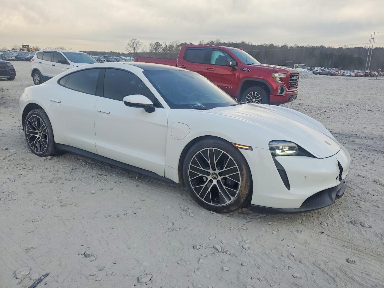 Porsche Taycan 2021 3