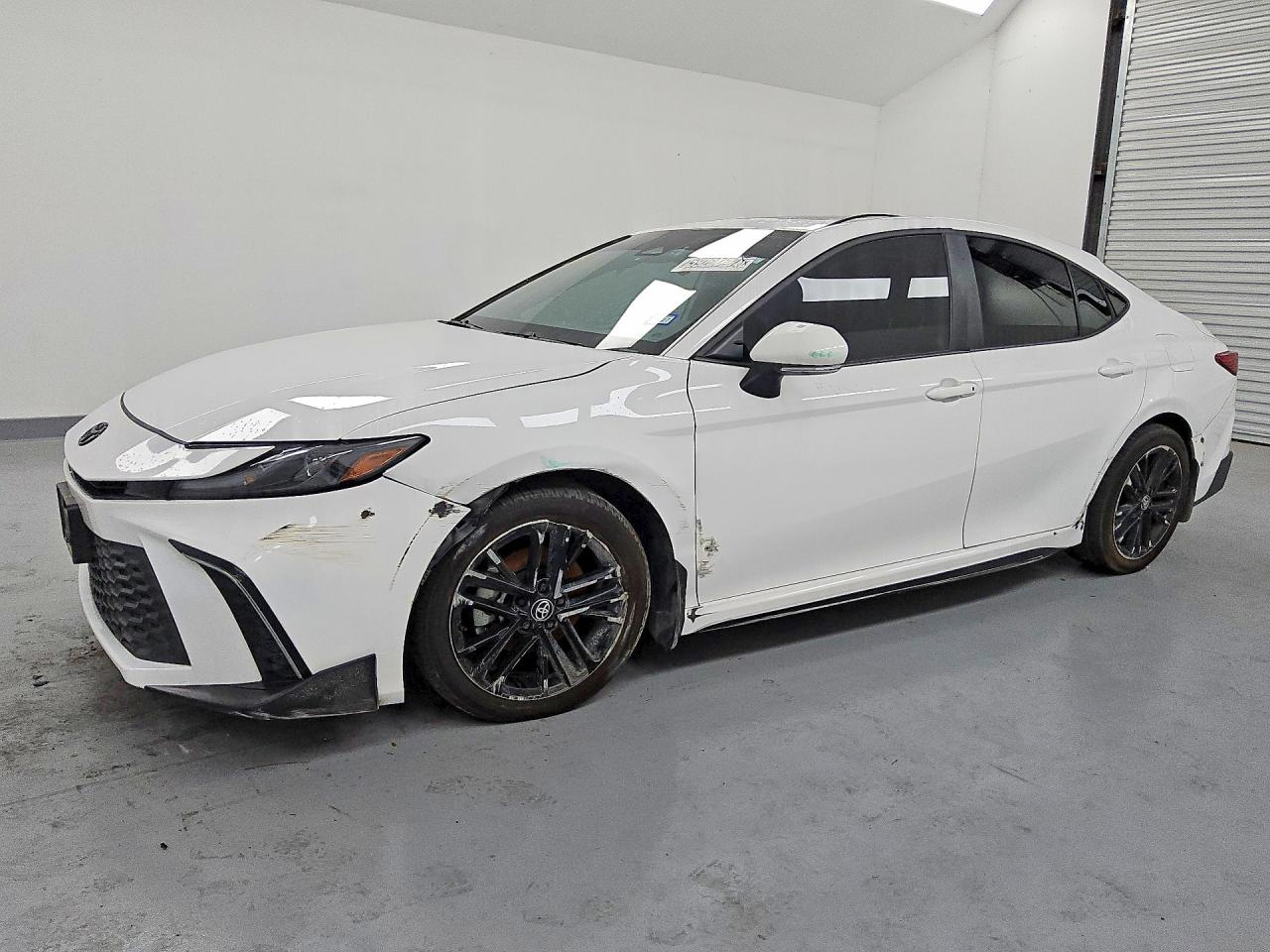 Toyota Camry SE 2025 1