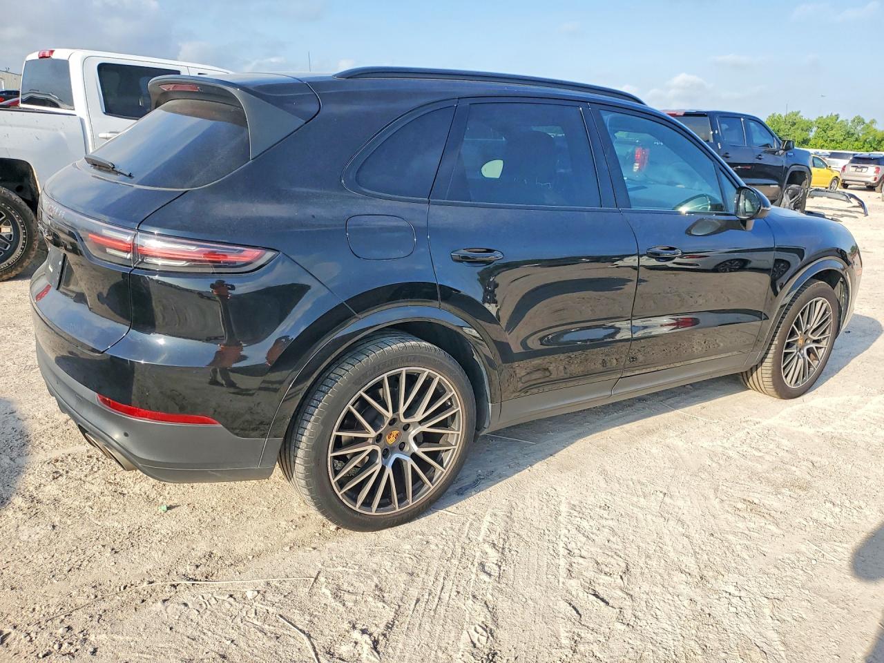 Porsche Cayenne S 2021 2