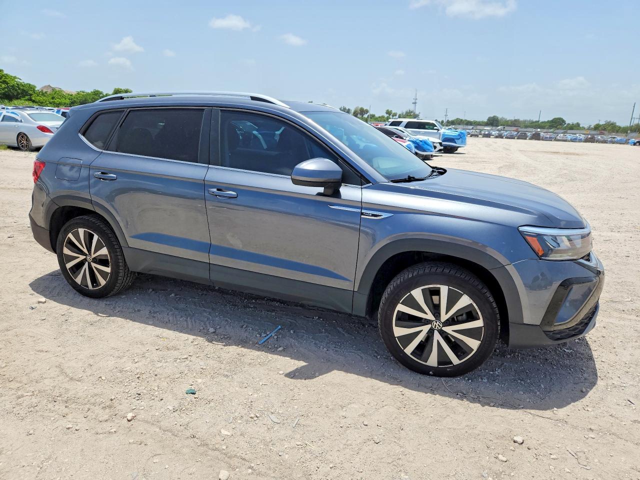 Volkswagen Taos SE 2022 3