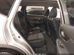 Nissan Rogue SV 2020 8