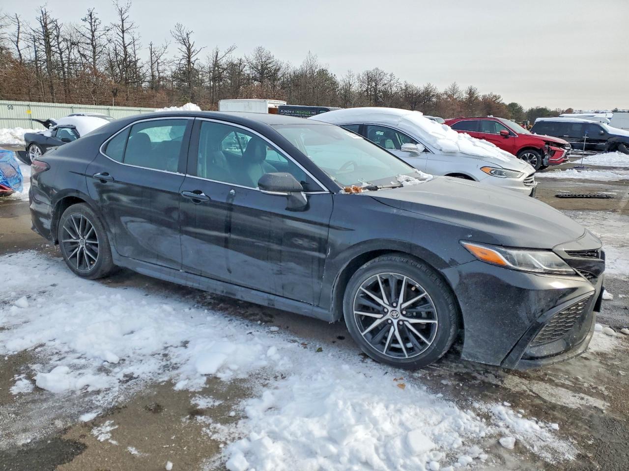Toyota Camry SE 2022 3
