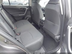 Toyota RAV4 LE 2022 12