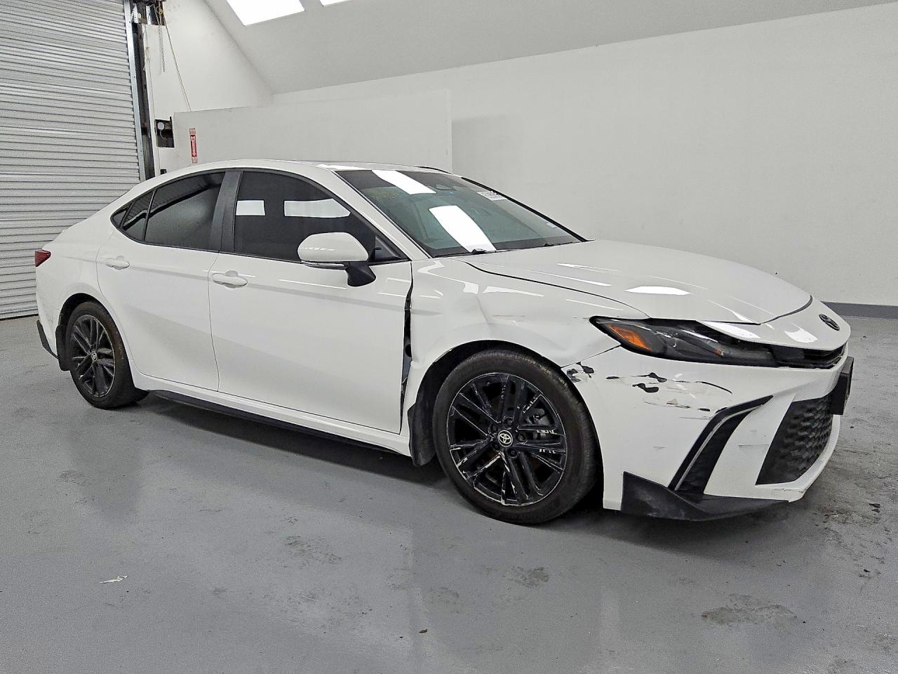 Toyota Camry SE 2025 4
