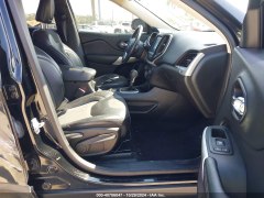 Jeep Cherokee Latitude Plus 2018 8