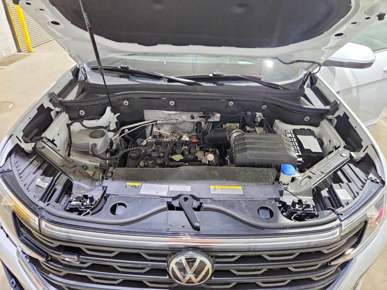 Volkswagen Atlas Cross Sport SEL R-Line 2024 11