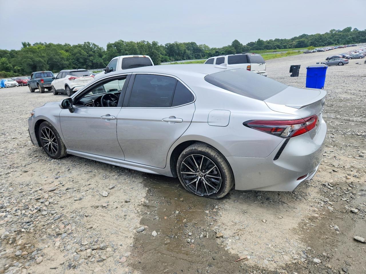 Toyota Camry SE 2022 1