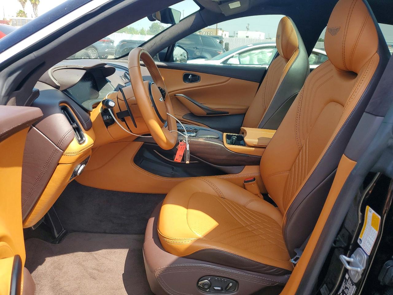 Aston Martin Dbx 2021 6