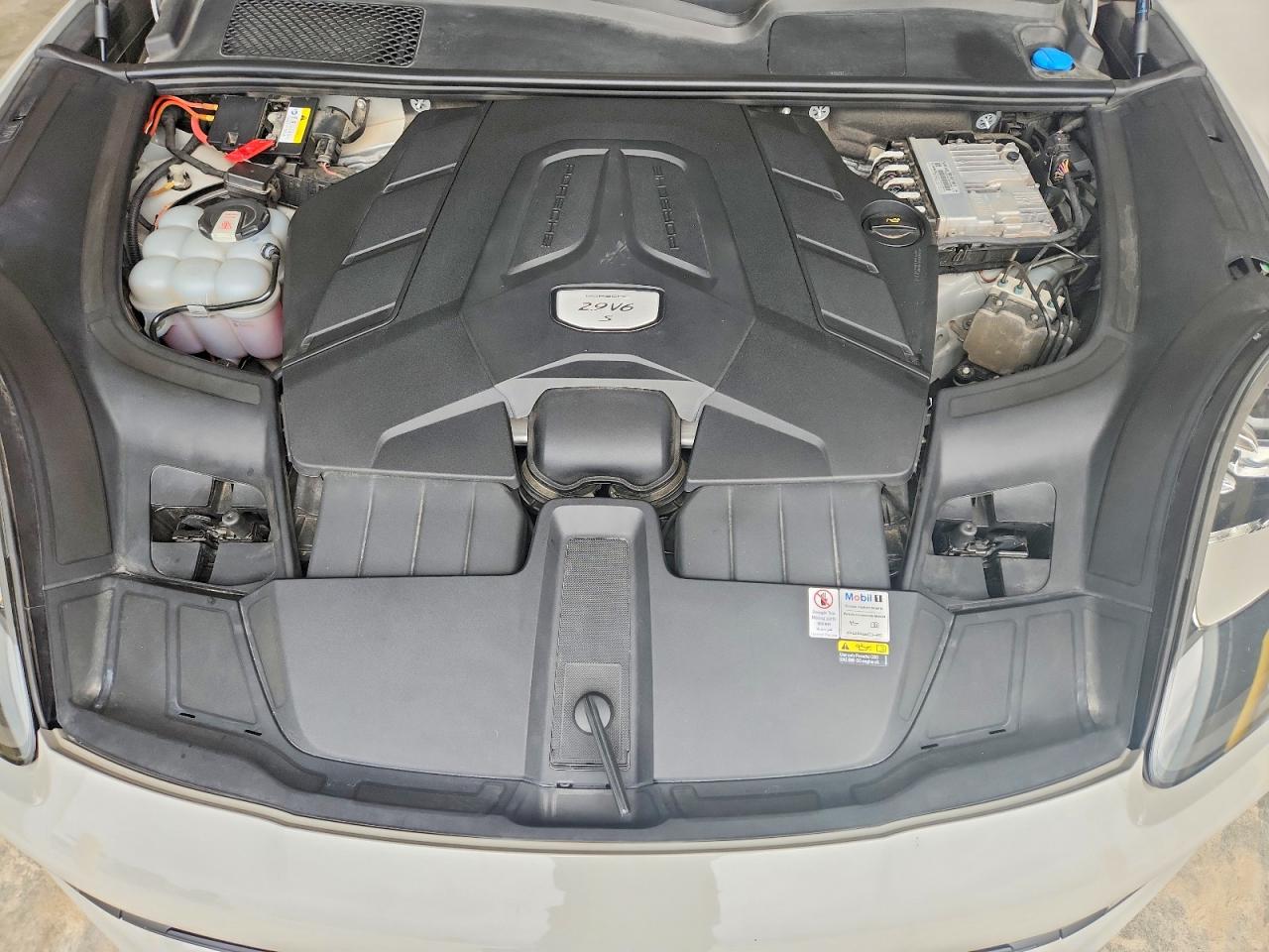 Porsche Cayenne S 2021 10