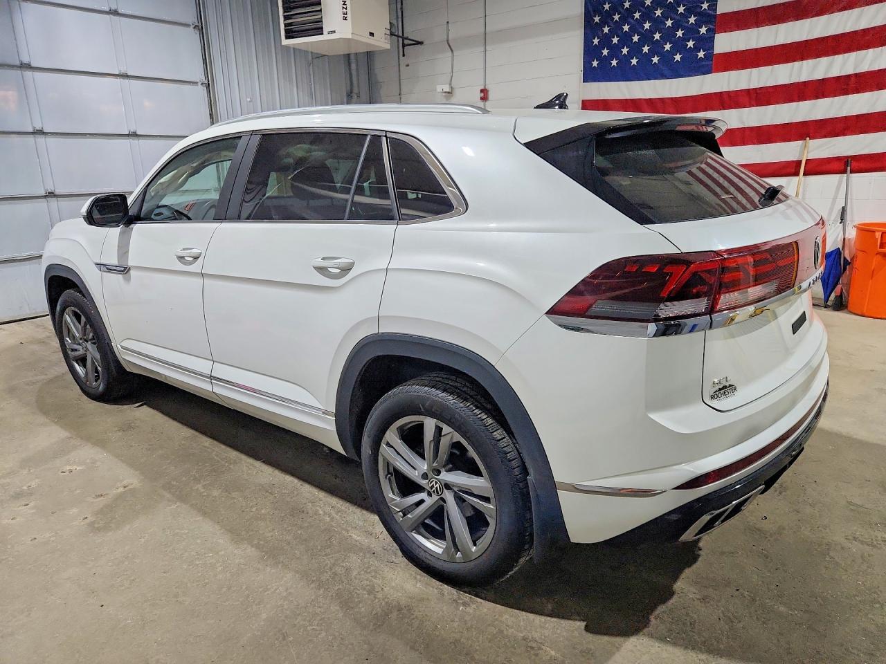 Volkswagen Atlas Cross Sport SEL R-Line 2024 1