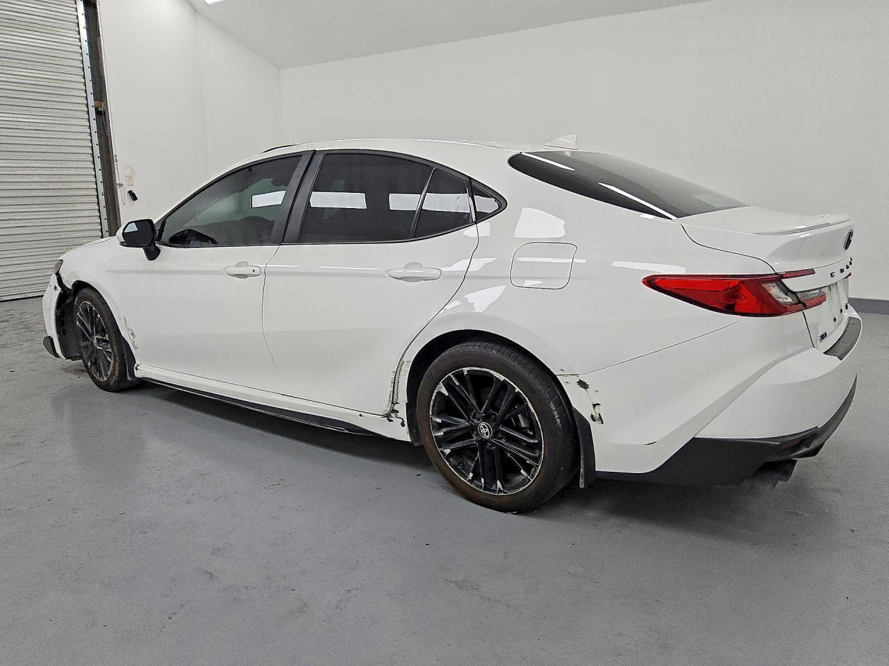 Toyota Camry SE 2025 2