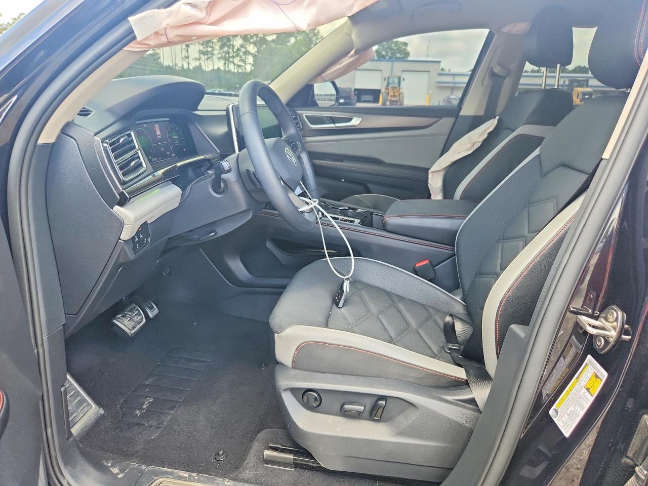 Volkswagen Atlas Peak Edition SE 2025 6
