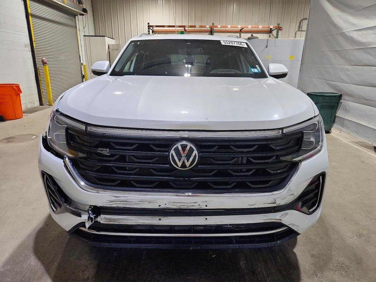 Volkswagen Atlas Cross Sport SEL R-Line 2024 4