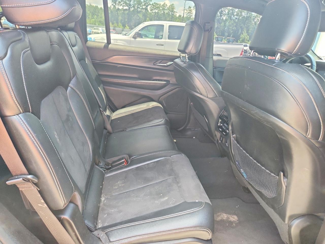 Jeep Grand Cherokee L Laredo 2024 10