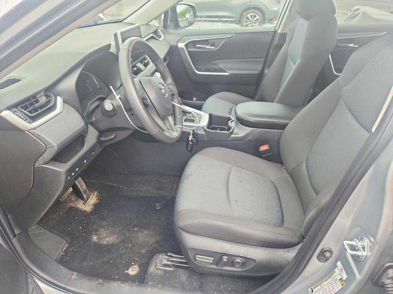 Toyota Rav4 XLE 2025 6