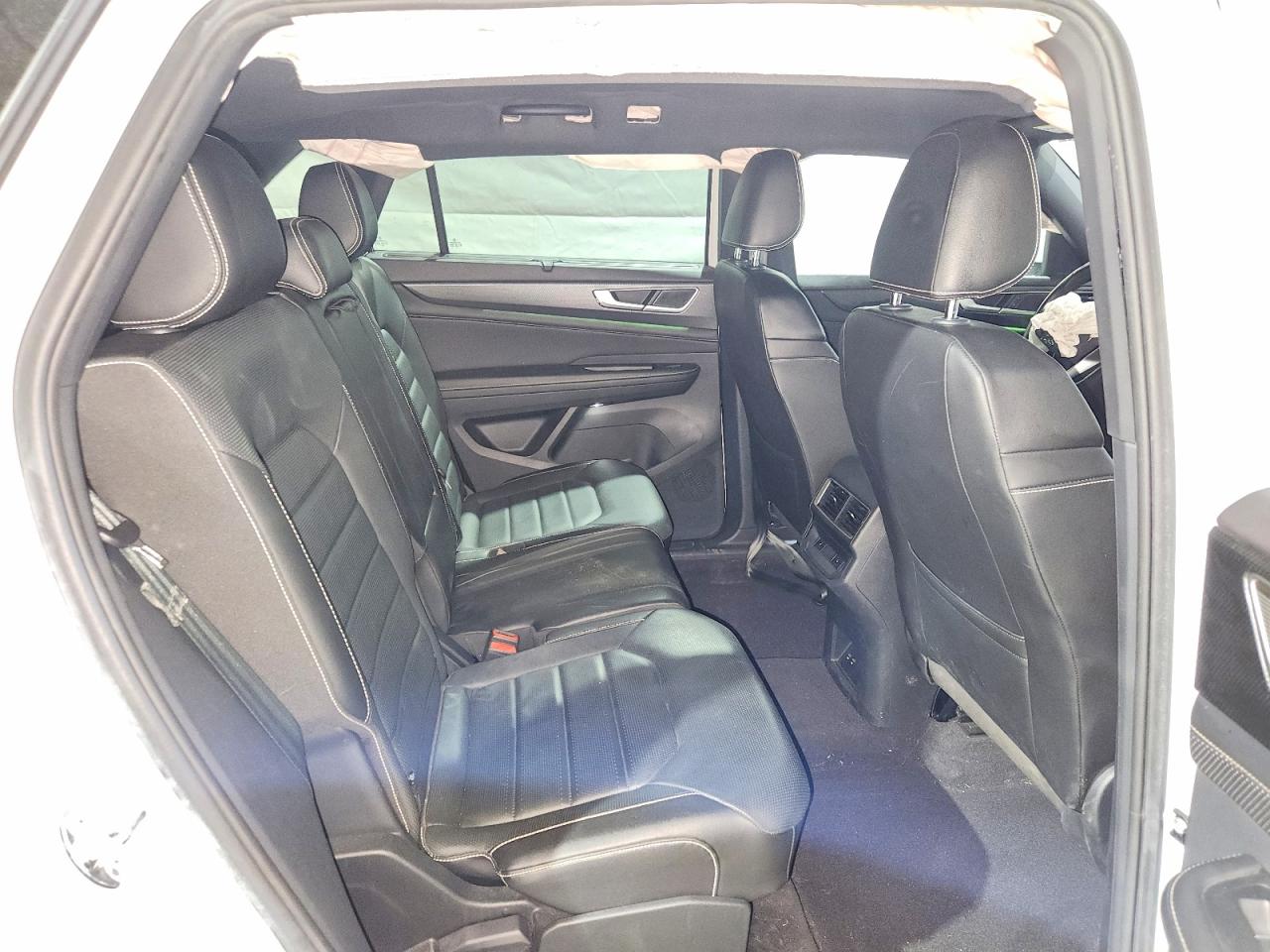 Volkswagen Atlas Cross Sport SEL R-Line 2024 10