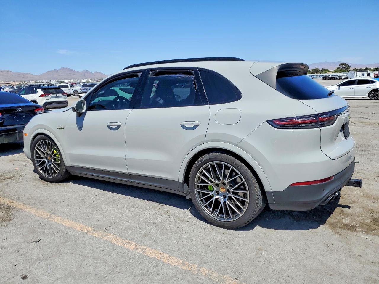 Porsche Cayenne E-Hybrid 2023 1