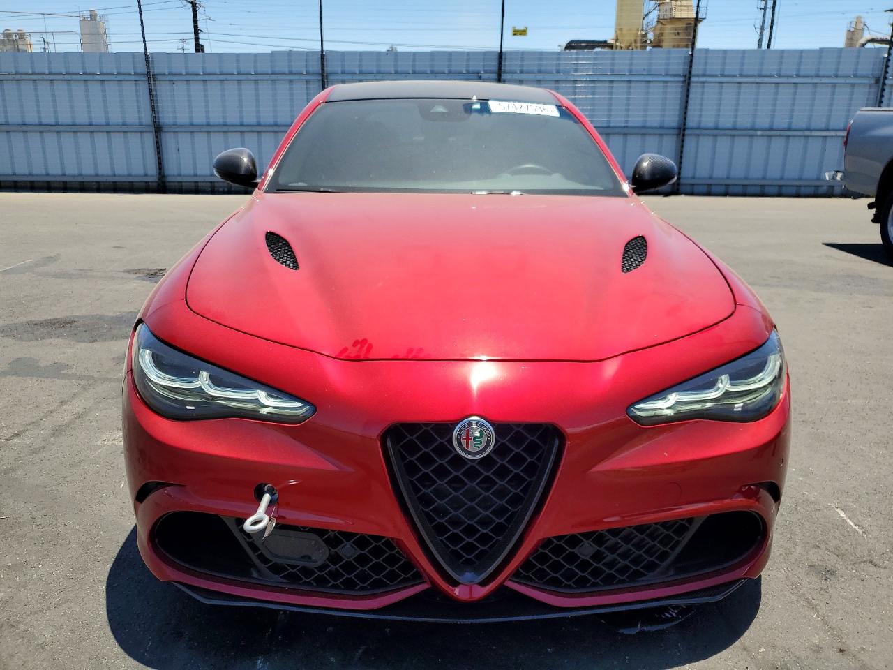 Alfa Romeo Giulia Quadrifoglio 2024 4