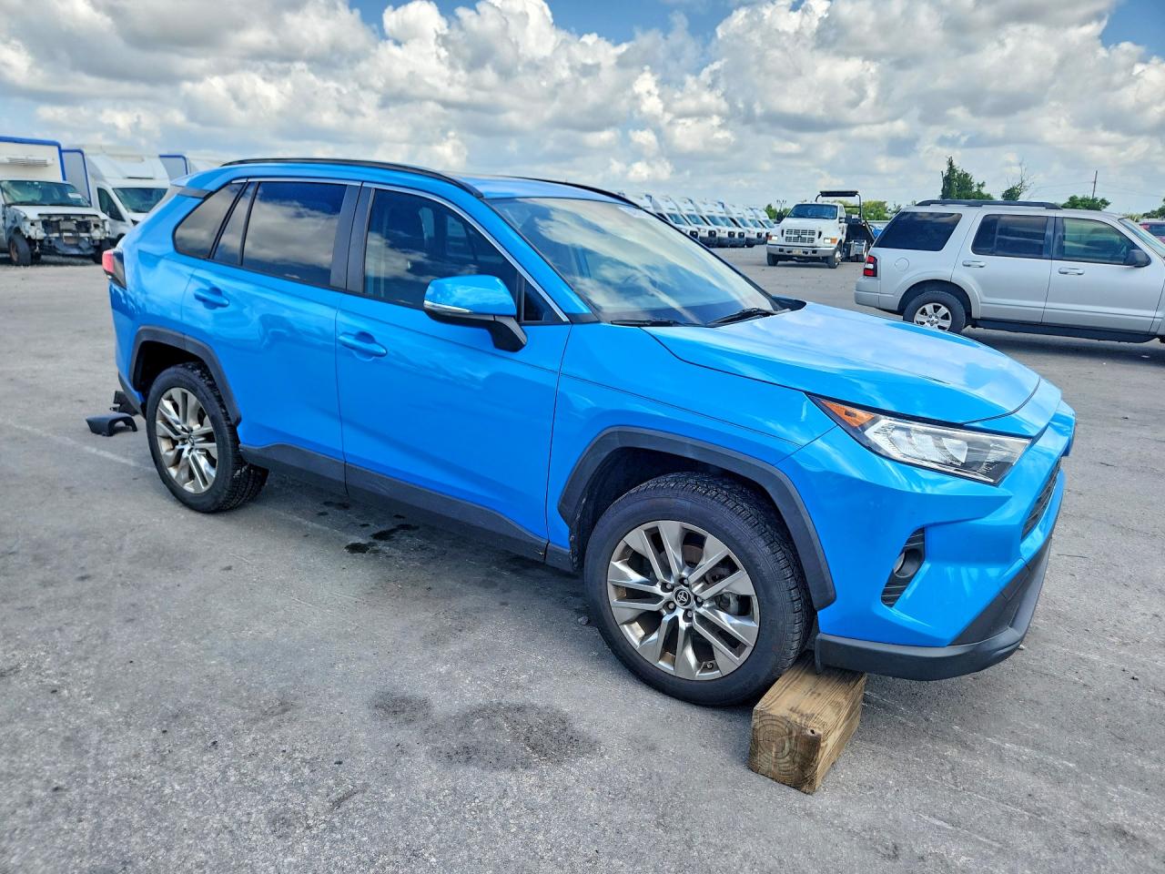 Toyota Rav4 XLE Premium 2019 3