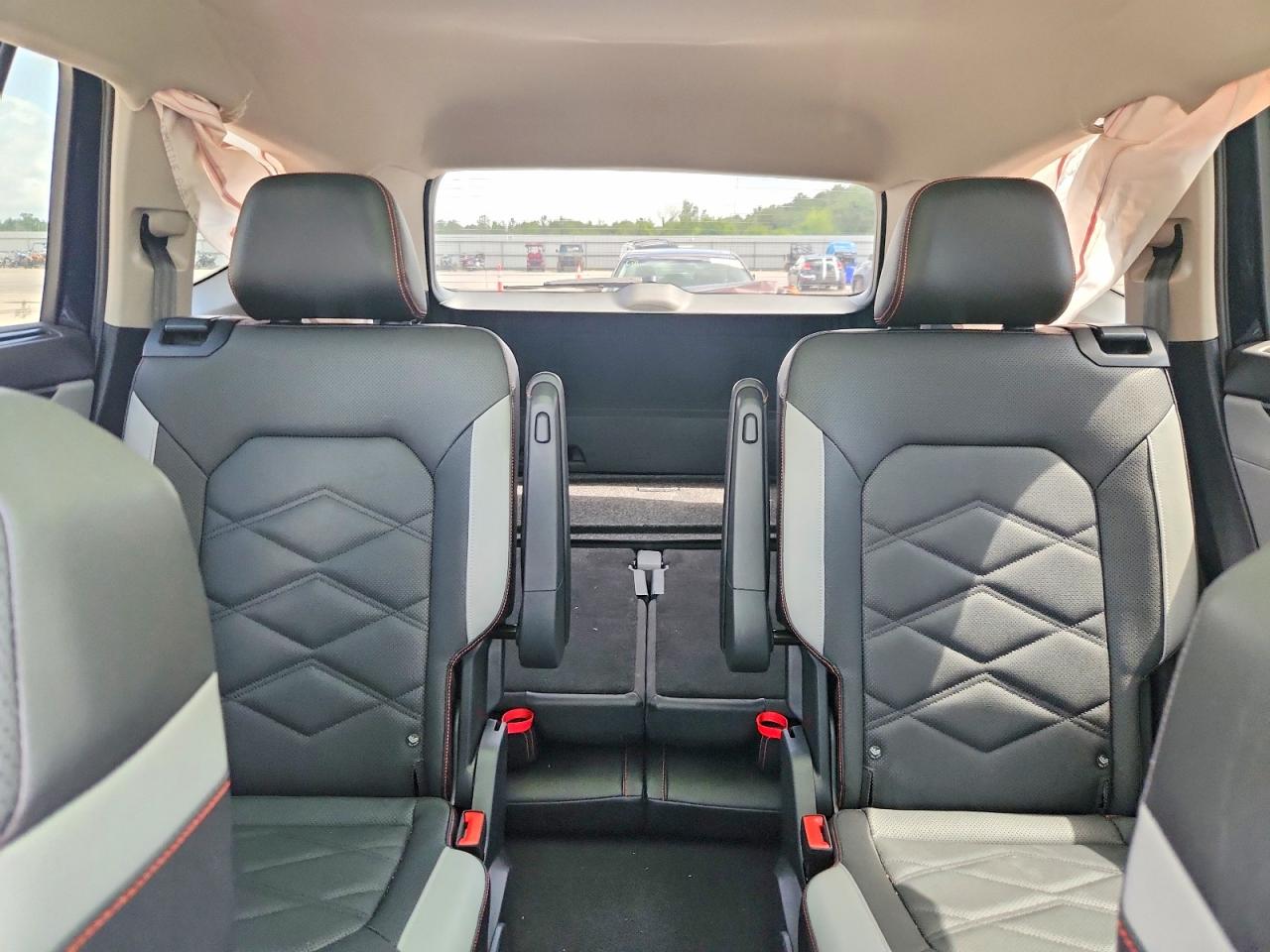 Volkswagen Atlas Peak Edition SE 2025 9