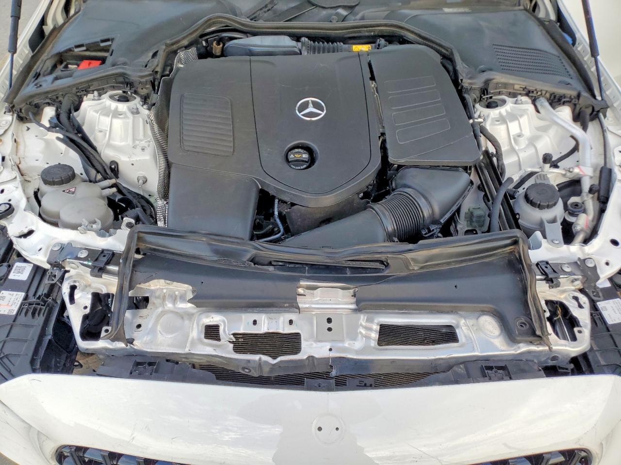 Mercedes-Benz C300 2023 10
