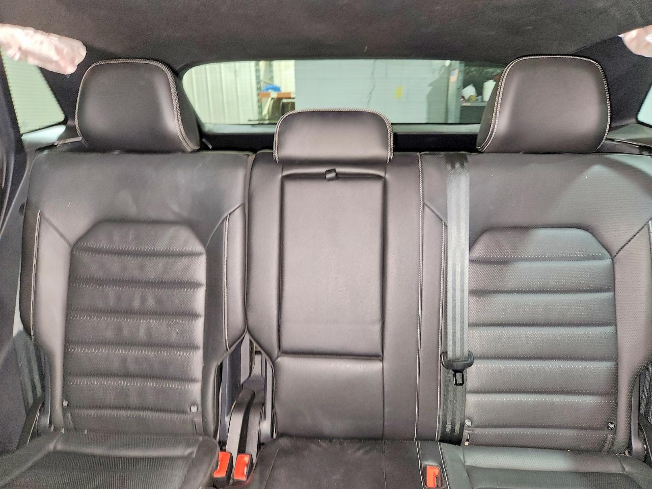 Volkswagen Atlas Cross Sport SEL R-Line 2024 9