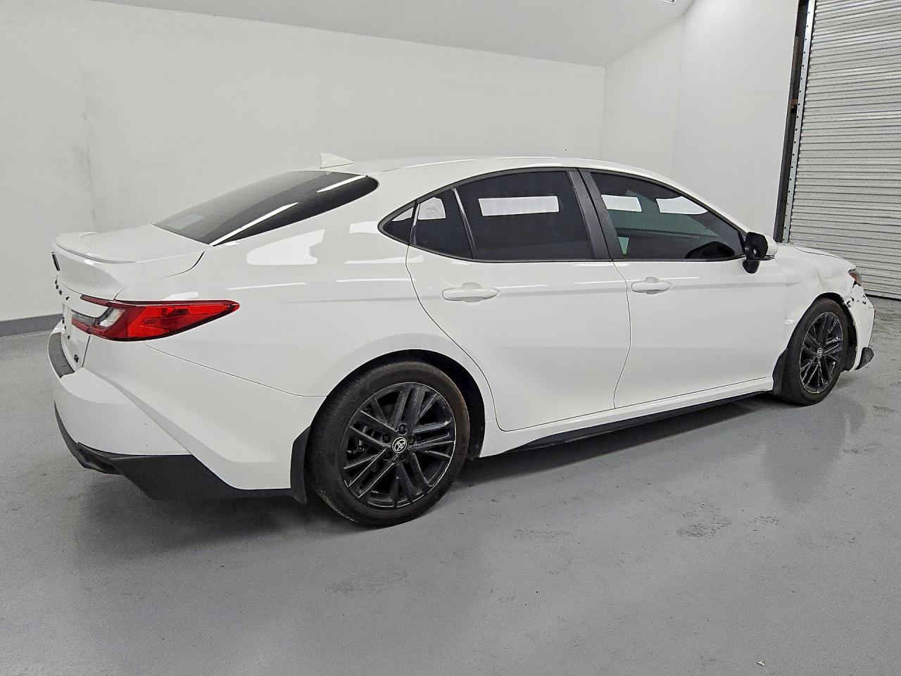 Toyota Camry SE 2025 3